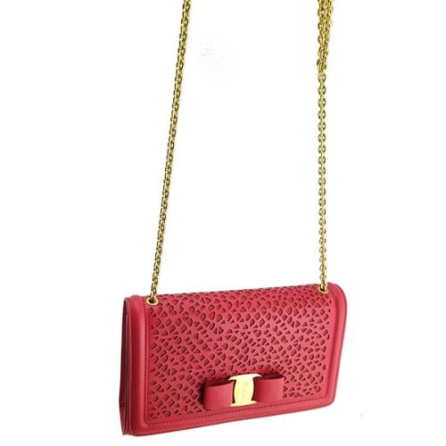 Ferragamo 紅色雕花牛皮金色蝴蝶結金鍊斜背信封包(九五成新展示品) 