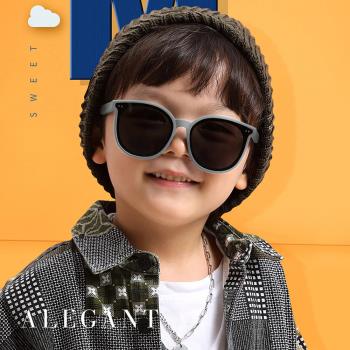 【ALEGANT】輕旅童遊亮巖灰兒童專用輕量矽膠彈性太陽眼鏡│UV400圓框偏光墨鏡