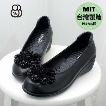 【88%】MIT台灣製 舒適乳膠鞋墊 4cm跟鞋 優雅氣質花朵飾釦 皮革楔型圓頭包鞋 OL上班族