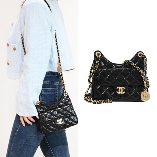 CHANEL AS3710 Hobo Bag 經典雙C LOGO亮面牛皮斜背流浪包.黑