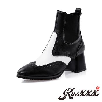 【KissXXX】短靴 粗跟短靴/英倫風布洛克雕花異材質拼接尖頭粗跟切爾西短靴(黑)