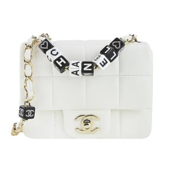 CHANEL 經典菱格紋小羊皮金釦黑白方塊鏈帶翻蓋斜揹包(白色)