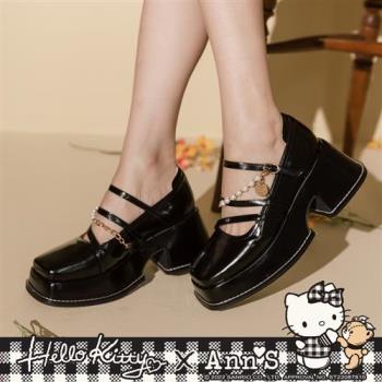 HELLO KITTY X Ann’S日系女孩可拆珍珠鍊條訂製金屬牌厚底鞋 7.5cm-黑