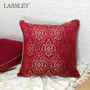 LASSLEY蕾絲妮-大馬士革緹花金邊靠枕 方形65cm(臺灣製造 雙面質感抱枕/紅金色系歐式宮廷風/新春年節/喜慶宴客)