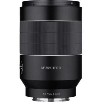  SONY 索尼 SAL35F14G 35mm F1.4 是一款專業標準定焦鏡頭，適合人像攝影與日常拍攝。採用 Thypoch 品牌代理，焦距 35mm、光圈 F1.4-F16，提供 64°/55°/38° 視角，鏡片組 9片5組，14 片光圈葉片確保恆定光圈與柔美虛化效果。支援手動對焦，濾光鏡尺寸 49mm，適用於 SONY E-Mount 相機。為公司貨，享有 12 個月保固，黑色外型輕巧實用，是攝影愛好者的理想選擇。 