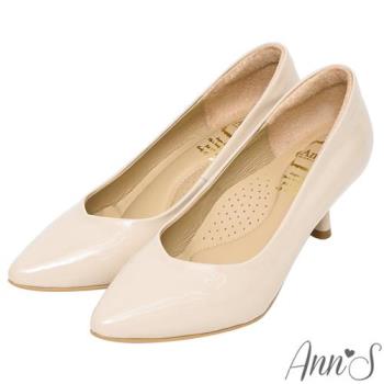 Ann’S舒適療癒系低跟版-V型美腿羊漆皮尖頭跟鞋6cm-杏