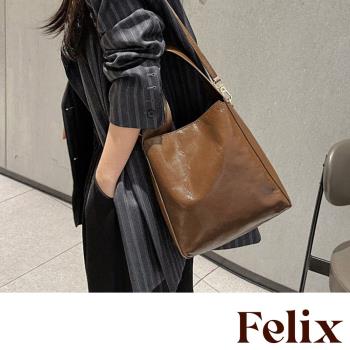 【felix】真皮頭層牛皮大容量軟皮水桶包 (4色任選)