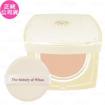 whoo後 拱辰享絲絨柔霧水粉餅為韓國專櫃品牌，專為臉部設計的高階粉餅，10g容量適合日常使用。採用絲絨質感與柔霧效果，適合各種膚質，提供輕盈遮瑕與持久持妝，色號NO.21為自然膚色選擇。