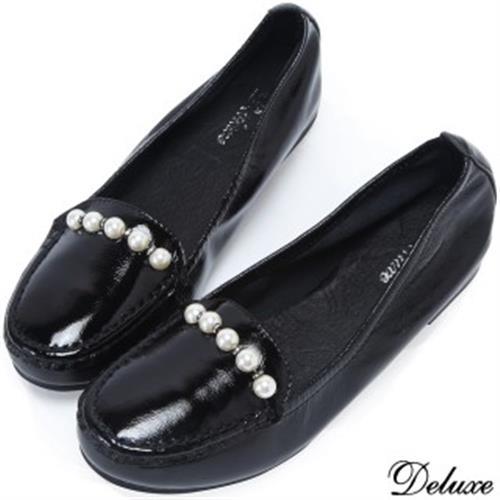 【Deluxe】優雅氣質低調奢華珍珠扣飾平底娃娃鞋(黑)-A598-1
