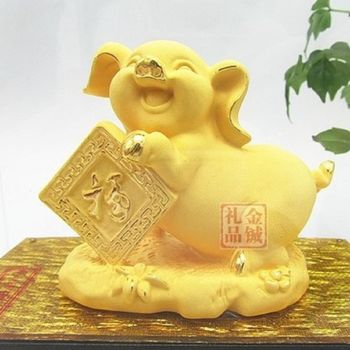 [協貿國際] 絨沙金十二生肖福字豬擺件