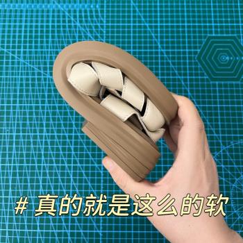 軟皮羅馬涼鞋女2025年夏季新款厚底洞洞鞋百搭復古包頭編織豬籠鞋