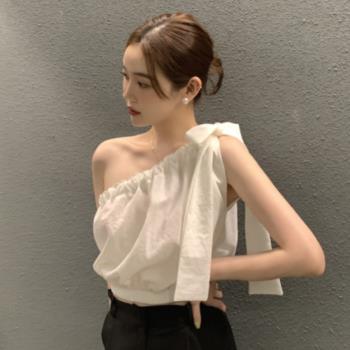 韓國chic夏日法式小眾氣質設計感褶皺斜領綁帶露肩收腰短款背心女