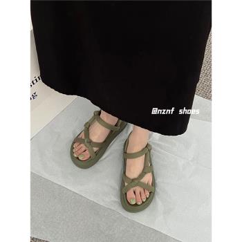 黑色沙灘高級感涼鞋女夏季2023新款百搭軟底復古爆款綁帶羅馬鞋子