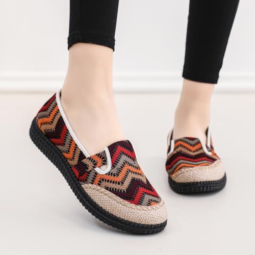 老北京布鞋女春夏新款透氣輕便一腳蹬媽媽單鞋軟底防滑網鞋漁夫鞋