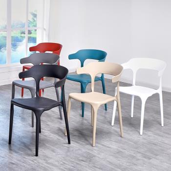 椅子現代簡約北歐餐椅家用塑料加厚靠背凳書桌戶外網紅化妝牛角椅