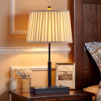 床頭臺燈臥室創意美式客廳簡約現代北歐USB插口充電調光裝飾臺燈