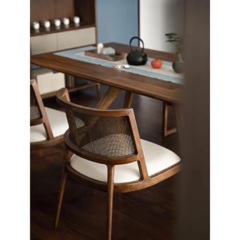 北歐侘寂風實木餐椅復古餐廳家用休閑靠背椅設計師款簡約藤編椅子