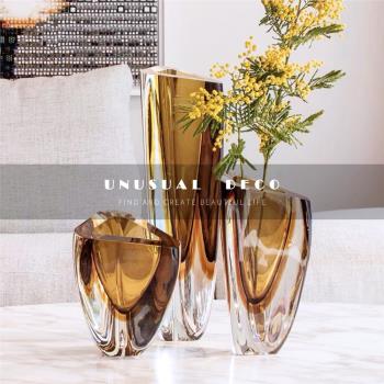 現代輕奢琥珀色三角形斜口玻璃花瓶客廳餐桌擺件樣板房間軟裝飾品
