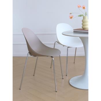 現代簡約家用靠背餐椅北歐塑料金屬白色網紅書桌化妝成人設計椅子