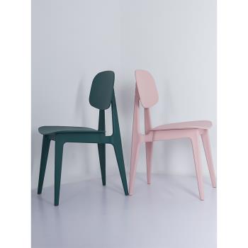 北歐設計師網紅餐椅時尚簡約彩色靠背塑料椅個性家用休閑成人書桌