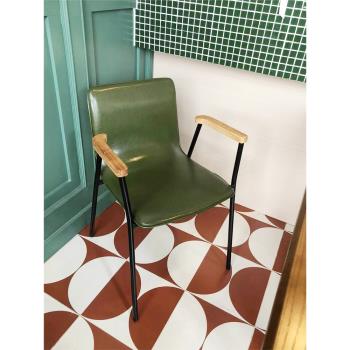 北歐復古工業風椅子輕奢靠背極簡休閑凳子家用設計師創意簡約餐椅