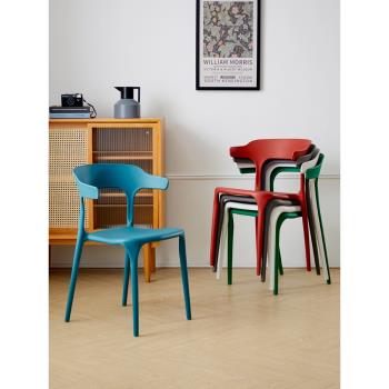 北歐網紅牛角塑料椅子家用加厚餐椅現代簡約靠背凳子吃飯椅子餐廳
