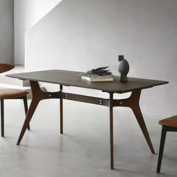 北歐實木餐桌鐵藝現代簡約家用小戶型飯桌表情工業風復古桌椅組合