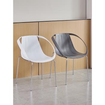 北歐餐椅家用帶扶手簡約灰色塑料高靠背鐵藝腳商用奶茶店白色椅子