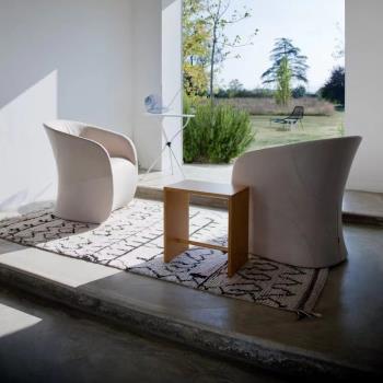 意大利Zanotta經典軟包創意沙發椅新款玻璃鋼扶手設計展廳會客椅