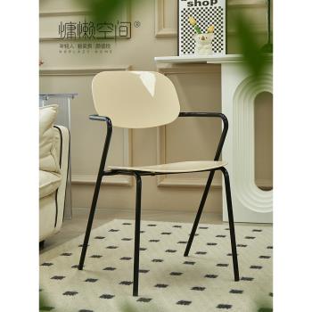 慵懶空間北歐家用靠背餐椅小戶型網紅奶茶店桌椅現代簡約塑料椅子
