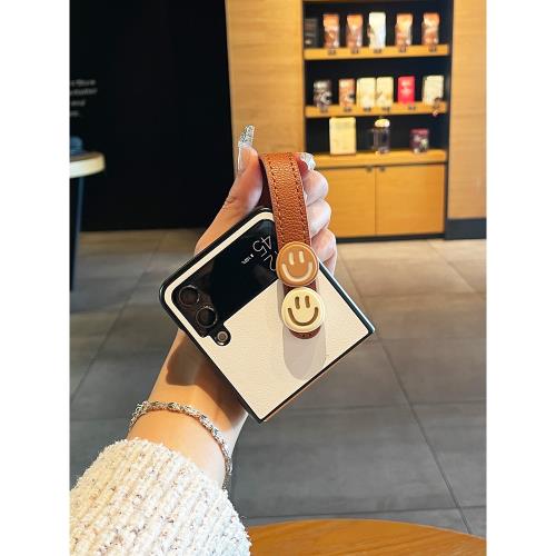 古皇笑臉適用三星zflip4手機殼w23flip折疊屏zflip3皮套手提小皮腕帶zflip5保護套zflip6可愛創意支架外殼