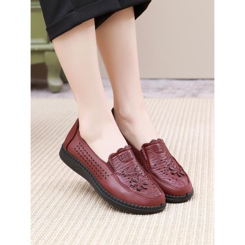 老北京布鞋女新款夏季鏤空媽媽鞋軟底防滑中老年平底淺口休閑女鞋