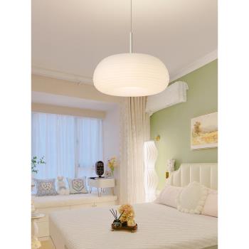 創意條紋蘋果型兒童房吊燈簡約臥室房間LED燈北歐風客廳吸頂燈