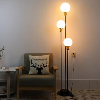 北歐落地燈設計感客廳簡約現代沙發立式創意玻璃臥室圓球床頭臺燈
