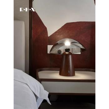 現代簡約輕奢主臥臺燈創意時尚北歐設計師個性客廳樣板房裝飾臺燈