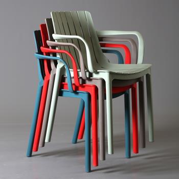 北歐塑料椅子靠背家用塑膠休閑戶外椅加厚咖啡廳餐鏤空可疊放扶手