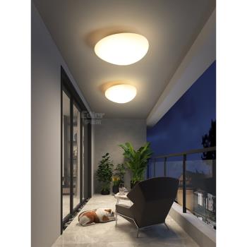中山臥室燈創意個性鵝卵石奶油風吸頂燈簡約現代陽臺過道led燈具