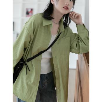 綠色豎條紋防曬襯衫外套女夏季寬松休閑小個子設計感小眾法式上衣