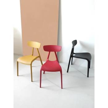 北歐設計師休閑餐椅 靠背簡約戶外塑料家用網紅ins奶茶店創意椅子