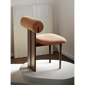 侘寂風實木餐椅家用軟包靠背梳化妝椅樣品間設計師單人布藝休閑椅