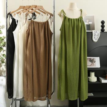 法式慵懶風寬松吊帶連衣裙女夏季2023新款氣質設計感鏤空綁帶裙