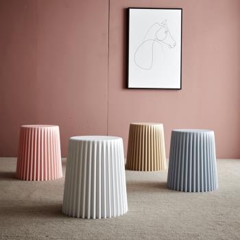 北歐創意塑料凳子家用加厚客廳塑料小凳子熟膠圓凳簡約化妝梳妝凳