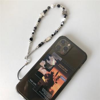 原創韓國ins黑色斑點方塊珍珠金屬蝴蝶串珠復古手機鏈手機掛繩