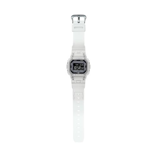 CASIO卡西歐G-SHOCK 經典方形半透明漸變透白藍牙運動錶(DW-B5600G-7