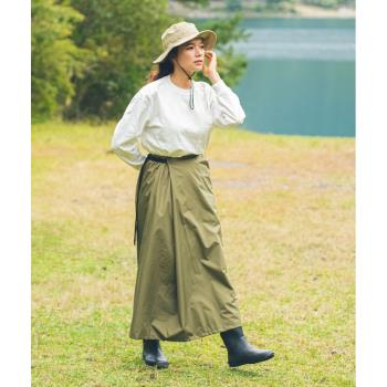 日本KIU 212906 軍綠色 抗UV透氣防水裙 內有腰圍調整扣 攤開變野餐巾 附收納袋