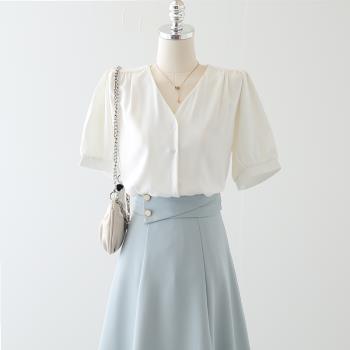 法式白色V領泡泡袖純色襯衫女夏薄款2023新款設計感小眾短袖上衣