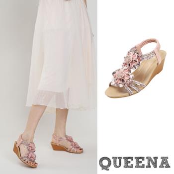 【QUEENA】涼鞋 坡跟涼鞋/波西米亞民族風立體花朵金屬亮皮線條坡跟涼鞋 粉
