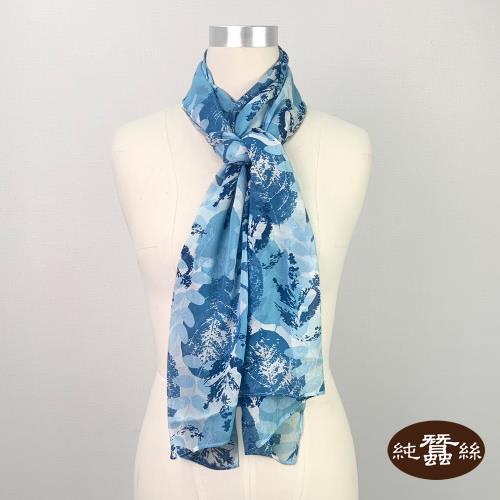 【岱妮蠶絲】純蠶絲印花喬其紗百搭長款絲巾-藍葉拓印(VYC01407)