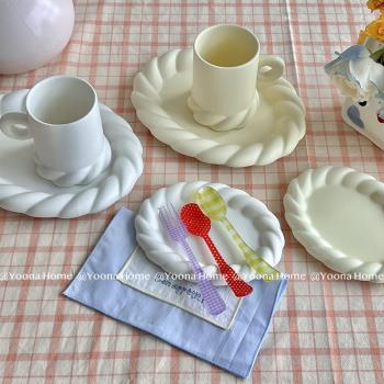 奶油色韓式扭扭創意麻花盤子陶瓷盤子ins早餐盤甜品盤首飾收納盤