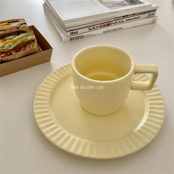 復古純色奶油黃色杯子盤子套裝小眾簡約陶瓷盤子家用女平盤菜盤子